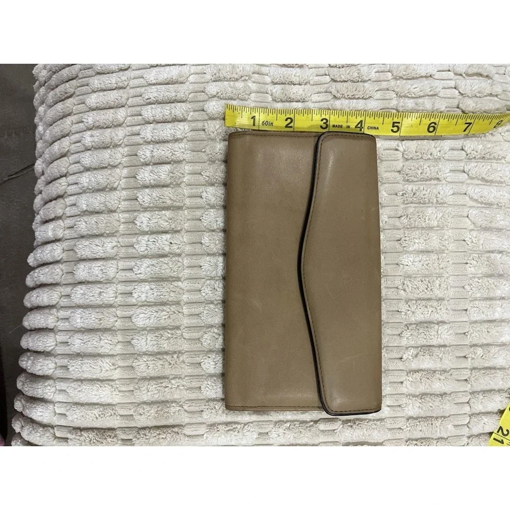 Buxton Clutch Wallet Women OS Tan Good Velvet Touch Cowhide Kisslock Trifold‎